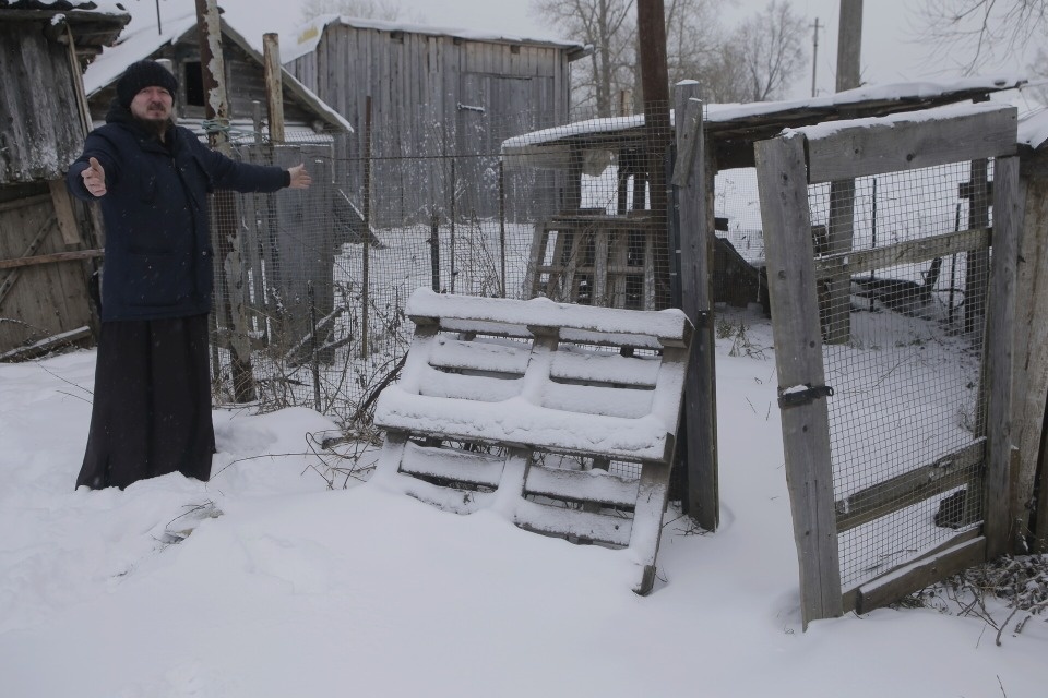 Конфликт с зоозащитниками закончился для священника из Куньинского района ссылкой в скит