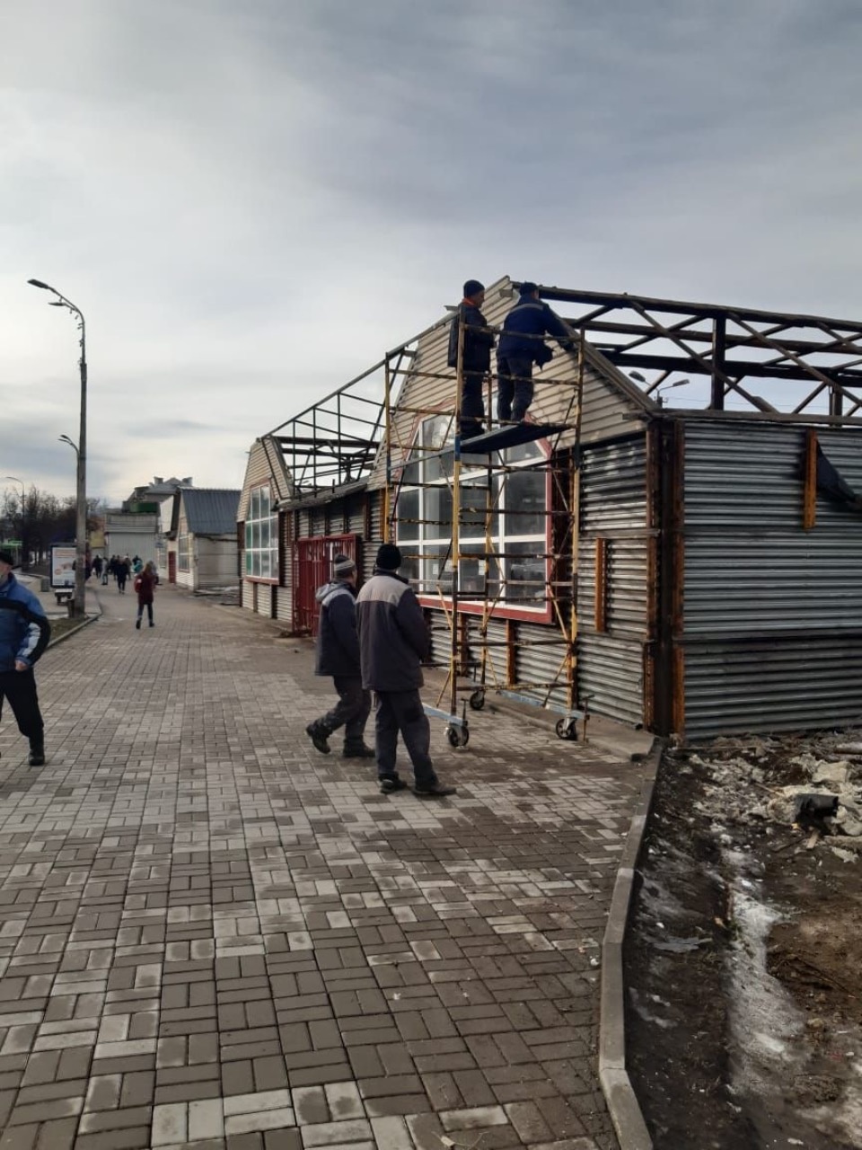 В Пскове разбирают торговый дом «Тимохин»