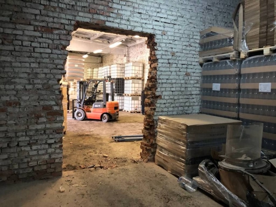 Полицейские пресекли  подпольное производство алкоголя в Великих Луках