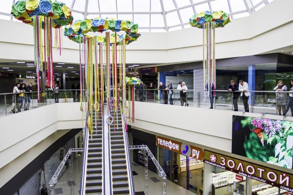 Детям от 14 лет разрешат посещать торговые центры Псковской области без родителей