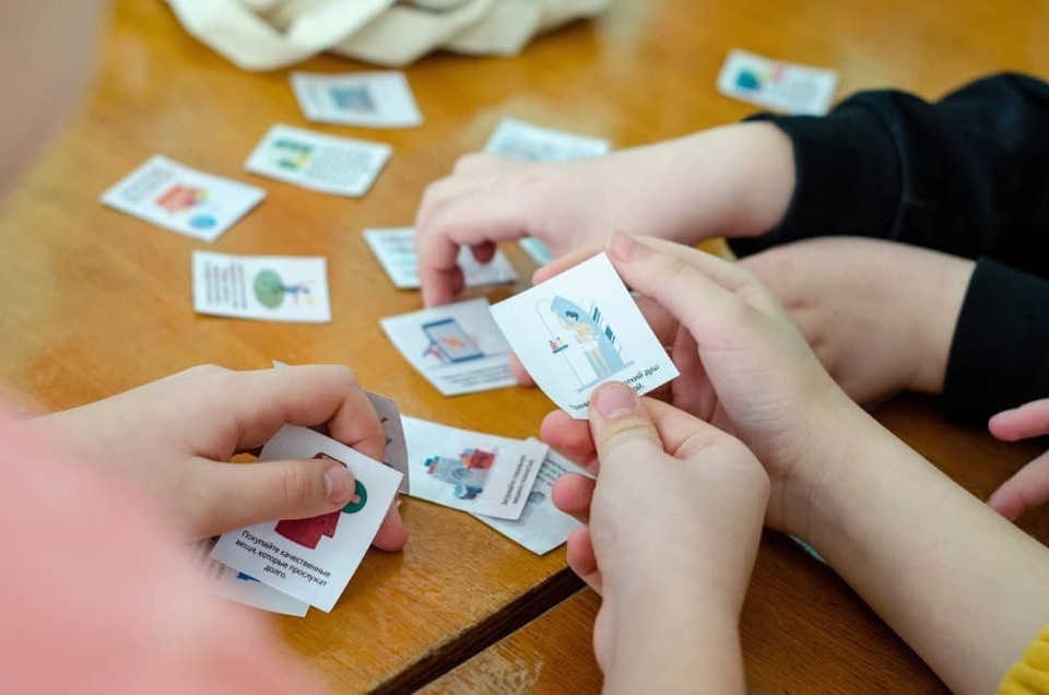 Откуда в домах берется электричество, вода и вещи узнали псковские школьники