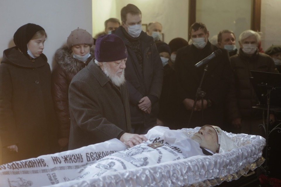 Простились Простились