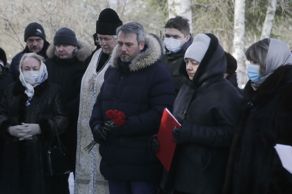 Простились Простились