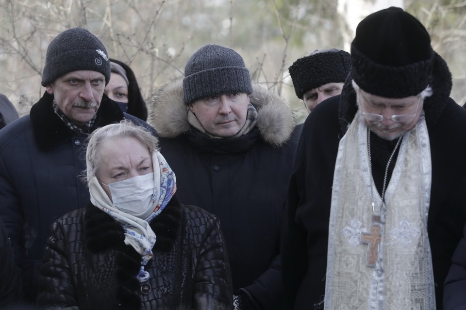 Простились Простились