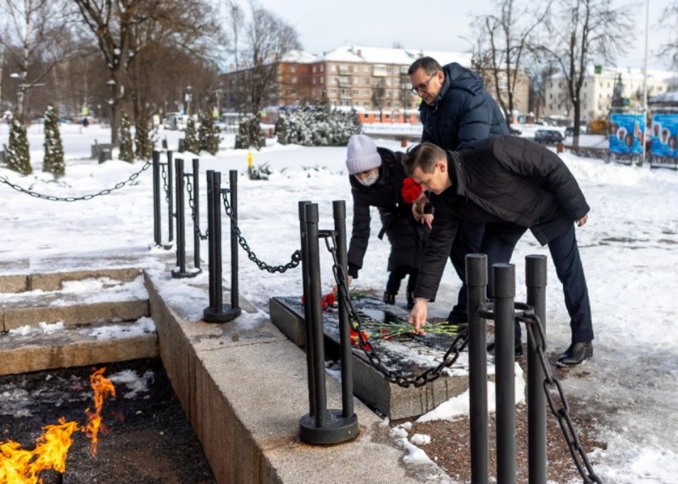 Генконсул Узбекистана возложил цветы к «Могиле Неизвестного солдата» в Пскове 