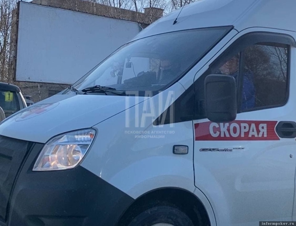 Сосулька упала на голову школьнику в Пскове