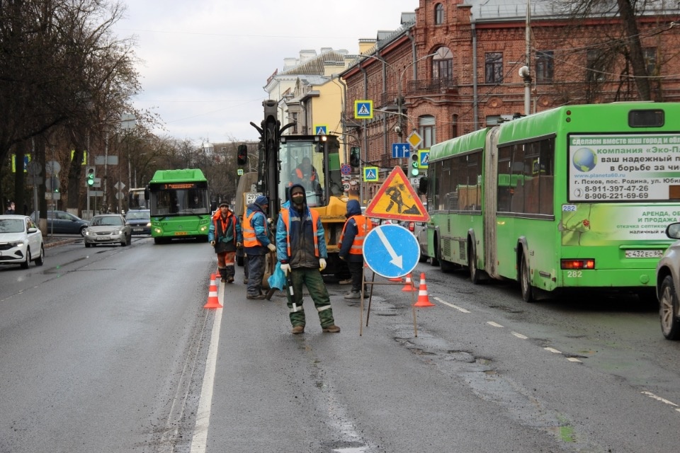 В Пскове начался ремонт Октябрьского проспекта