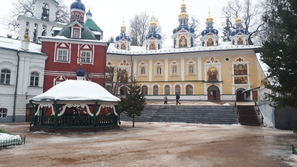 Фрески XVIII века обнаружены на стенах Успенского собора Псково-Печерского монастыря