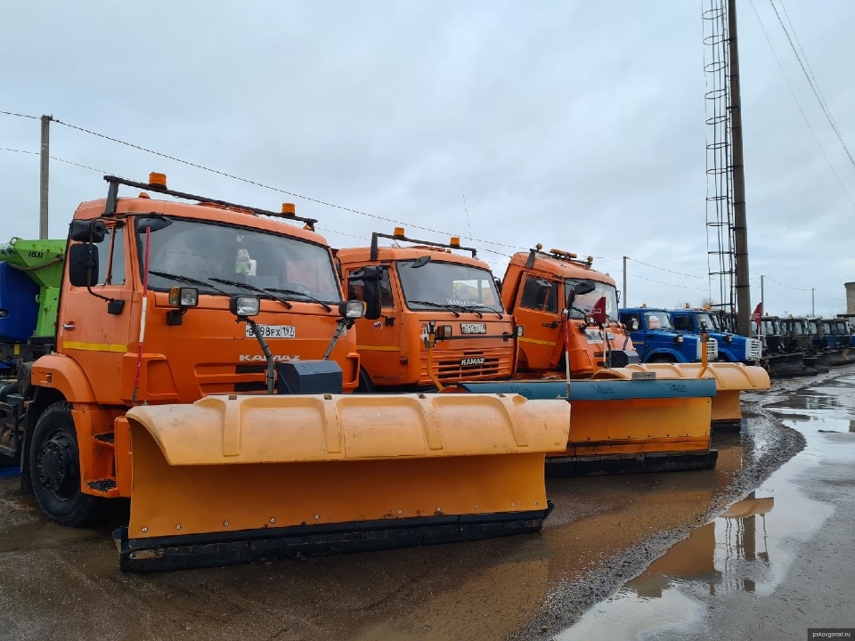 Средства по контракту на вывоз снега из Пскова закончились