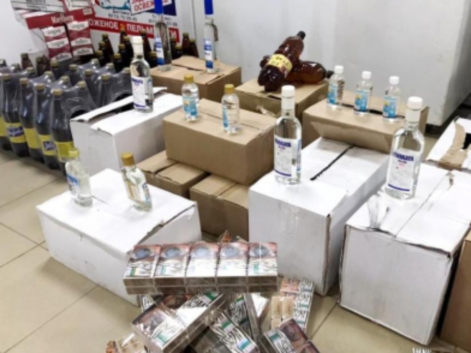 Алкоголь и сигареты без документов обнаружила полиция в магазине в Пскове Алкоголь и сигареты без документов обнаружила полиция в магазине в Пскове