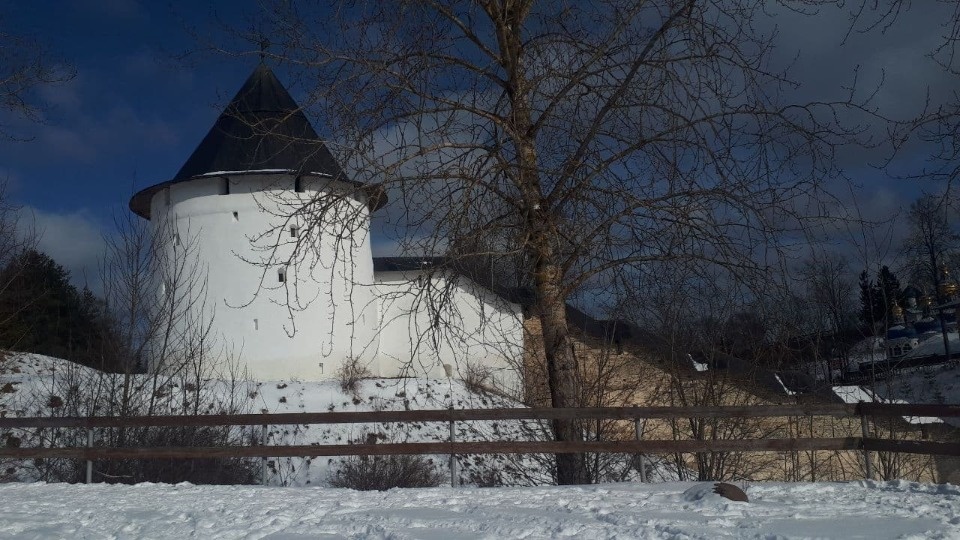 Посещение Святых пещер Псково-Печерского монастыря проводится по предварительным заявкам