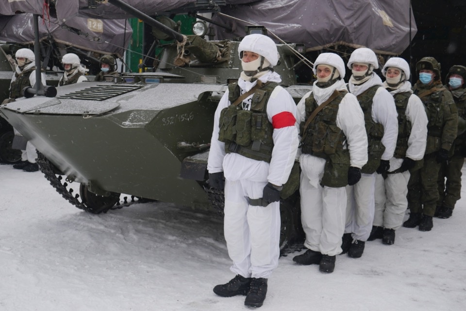 Более 1,5 тысячи военнослужащих участвуют в крупномасштабном учении на территории Псковской области