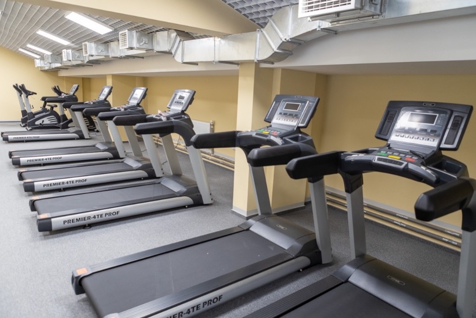 Михаил Ведерников поручил завершить реконструкцию стадиона «Машиностроитель» к началу лета