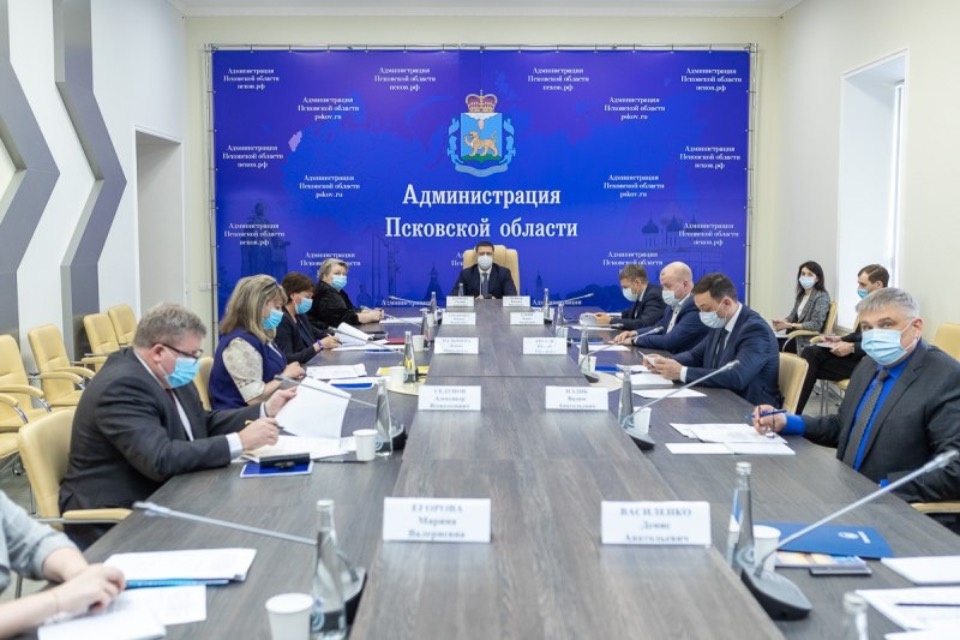 Глава Минстроя России поручил проработать комплексный план модернизации инфраструктуры Псковской области 