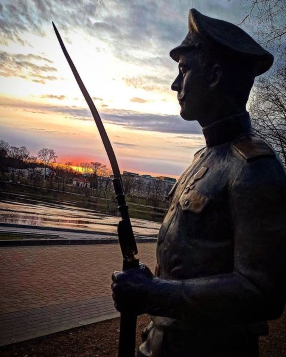 Штык памятника солдату Первой Мировой войны в Пскове снова повредили вандалы