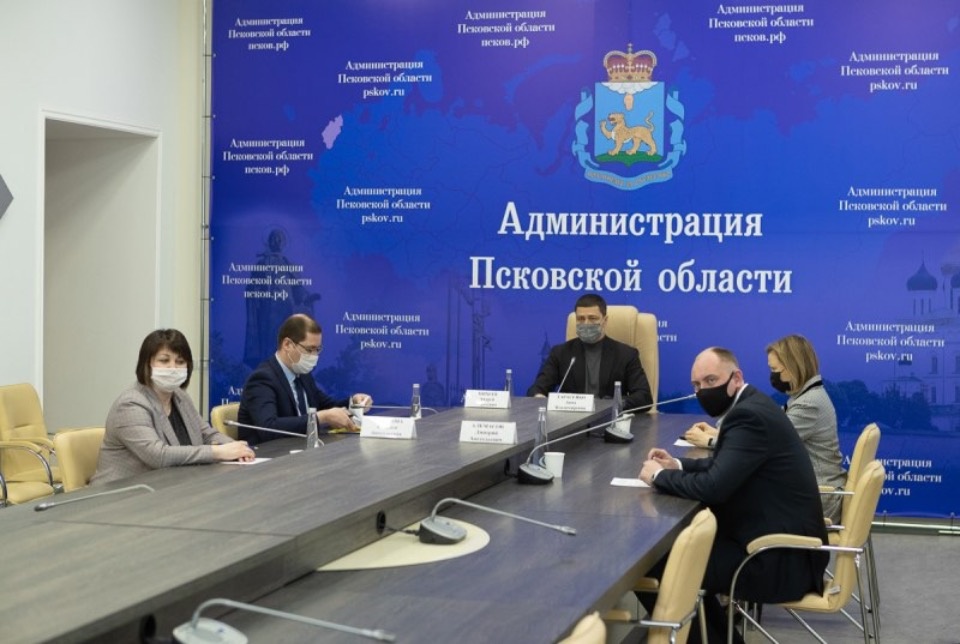 Заводы по производству мебельных заготовок и медицинских изделий могут появиться в Псковской области