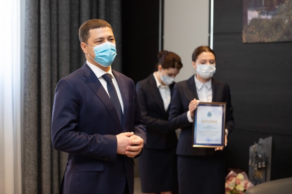 Михаил Ведерников наградил лучших муниципальных служащих Псковской области Михаил Ведерников наградил лучших муниципальных служащих Псковской области