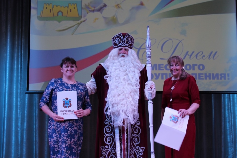 Дед Мороз получил в Порхове первый экспонат для своего музея Ганзы