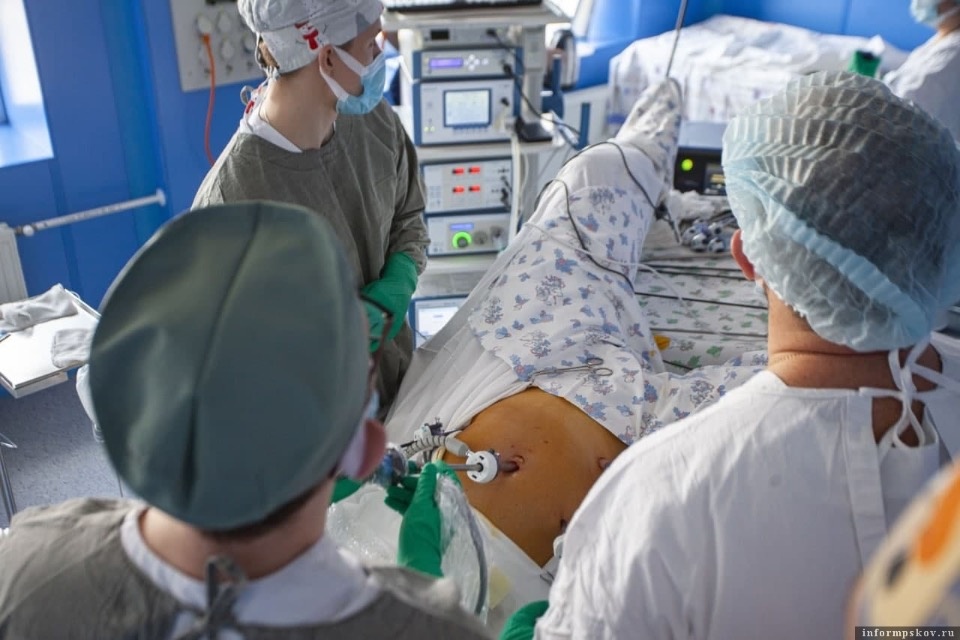 Московский хирург провёл мастер-класс для врачей псковского онкодиспансера