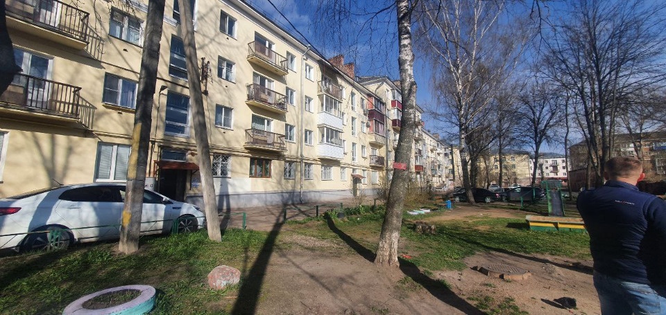 16-летняя девушка выпала из окна второго этажа в Великих Луках 16-летняя девушка выпала из окна второго этажа в Великих Луках