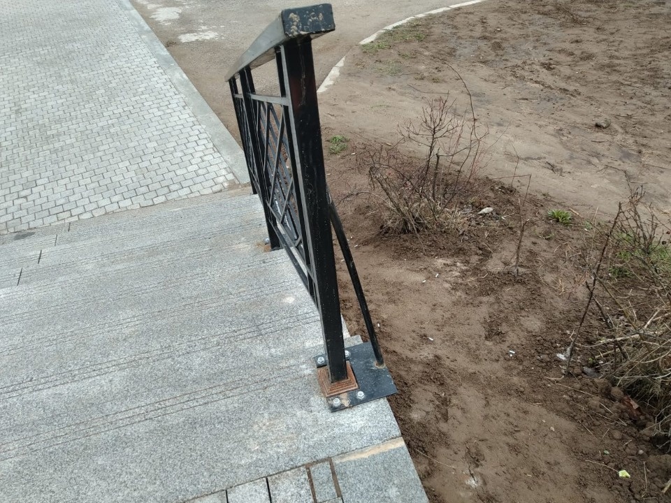 В Пскове переделывают лестницу  у церкви Богоявления с Запсковья