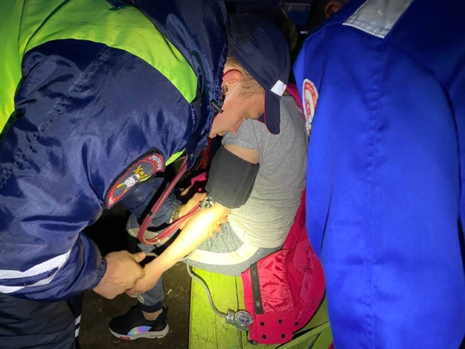 Людей и кота спасли псковские полицейские во время пожара в Пскове