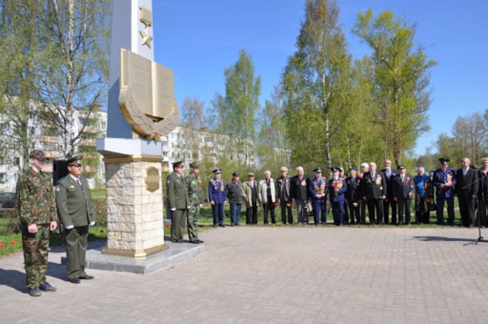 Памятники и память