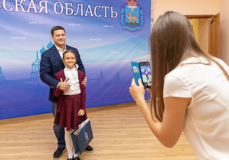 14116 «пятерок» получили победители конкурса «Губернаторский дневник» в Псковской области