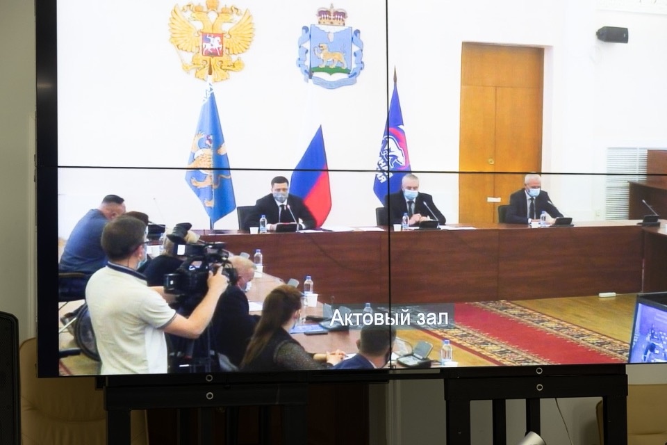 Образование, ЖКХ, строительство и здравоохранение обсудили депутаты ПОС с Михаилом Ведерниковым