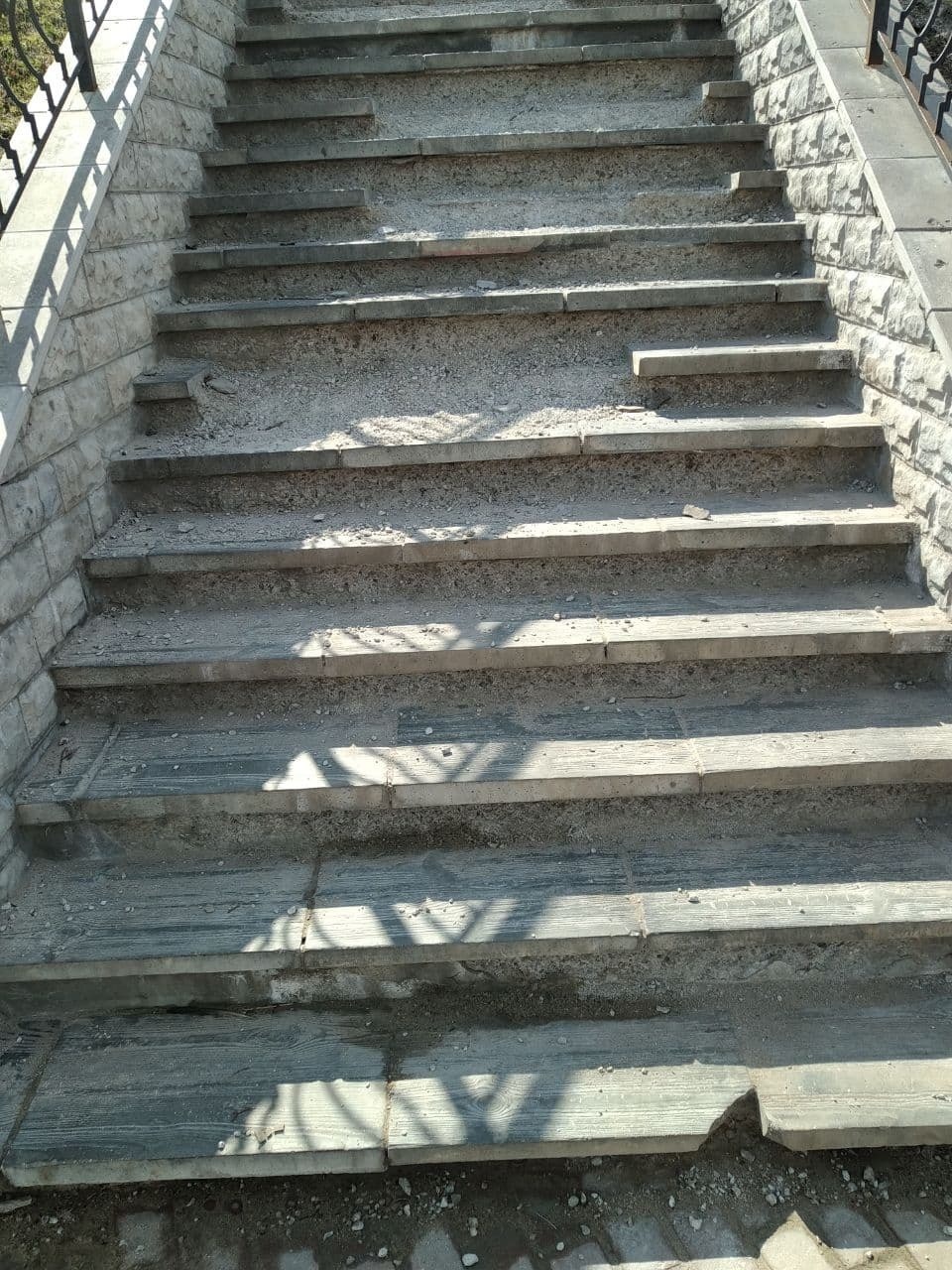 Одну из лестниц, ведущих в Финский парк, отремонтировали в Пскове