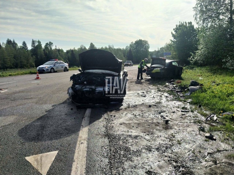 Четыре человека госпитализированы после ДТП в Порховском районе Четыре человека госпитализированы после ДТП в Порховском районе