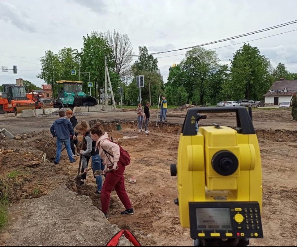 Новые раскопки проводят археологи на улице Леона Поземского в Пскове Новые раскопки проводят археологи на улице Леона Поземского в Пскове