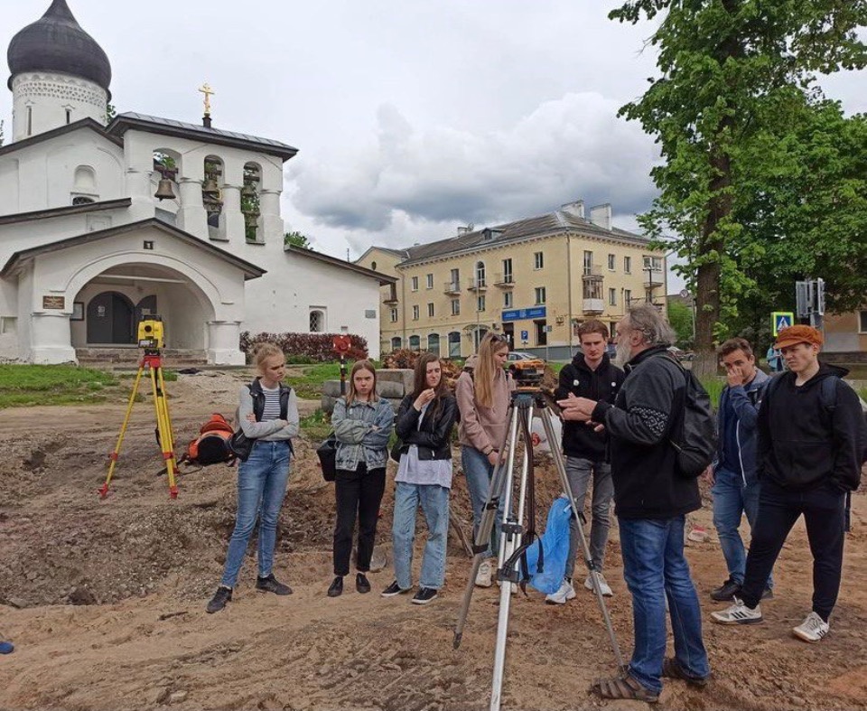 Новые раскопки проводят археологи на улице Леона Поземского в Пскове