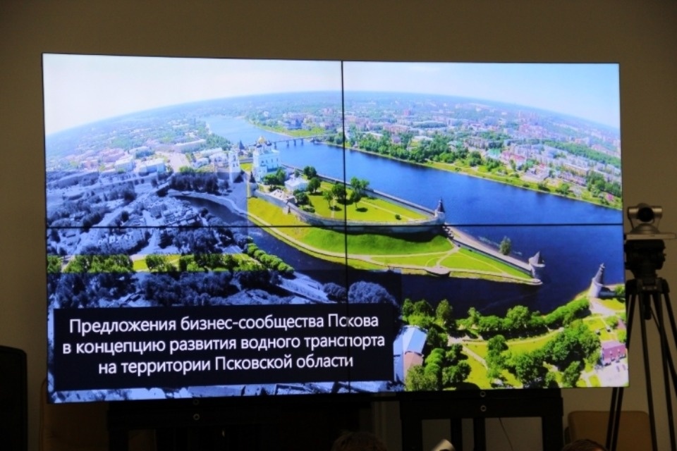 Самоходный паром будет возить социальные грузы на острова в Псковском озере