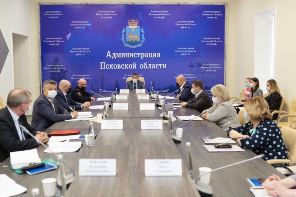 Более 450 уроков о безопасном поведении на дороге провели в псковских школах