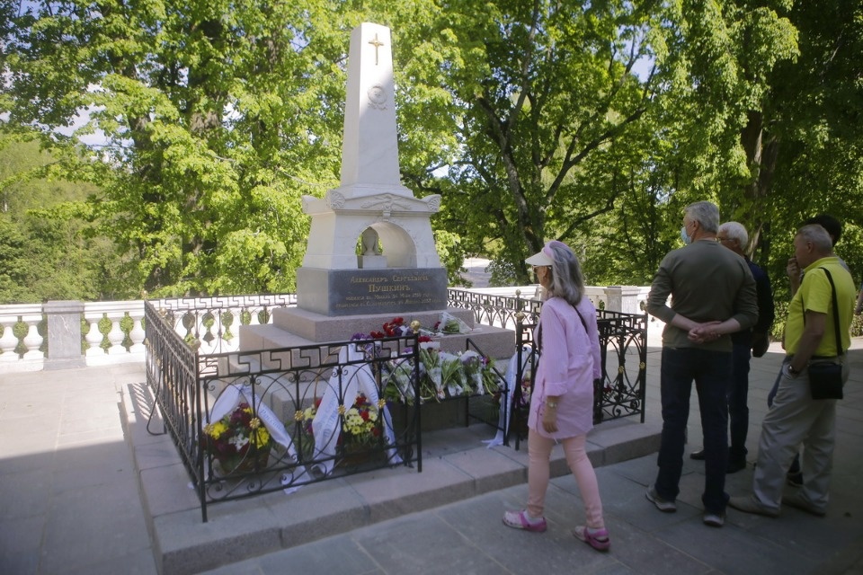 Пушкин жив Пушкин жив