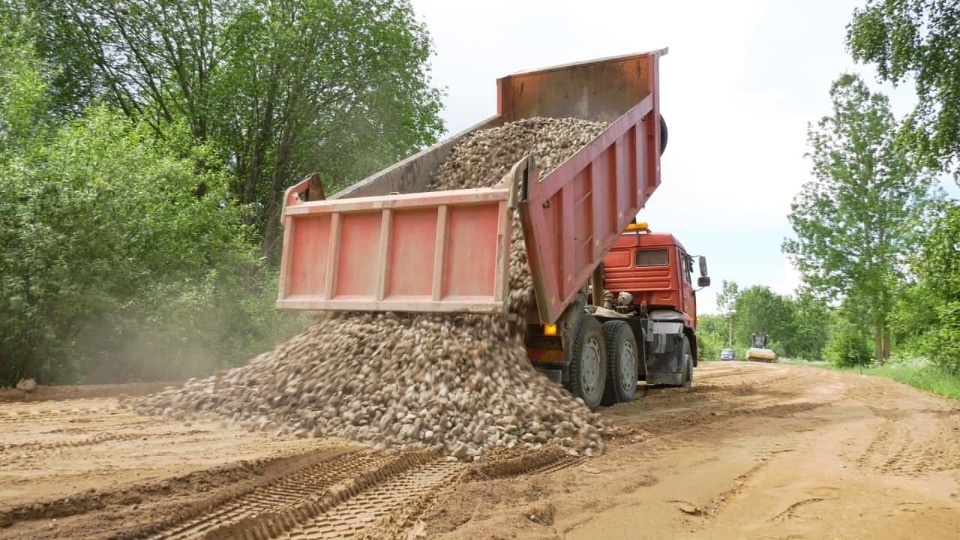 Состояние дороги на деревню Самолва контролируется ежедневно