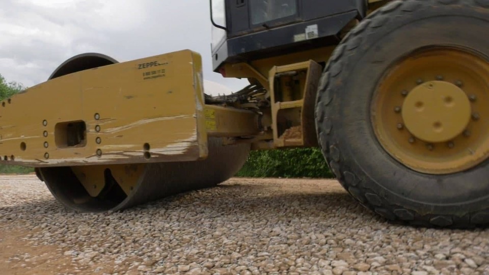 Состояние дороги на деревню Самолва контролируется ежедневно