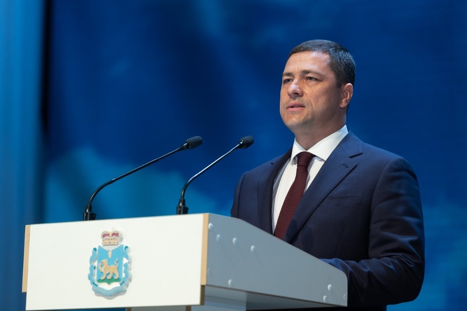 В преддверии Дня России Михаил Ведерников вручил псковичам награды 