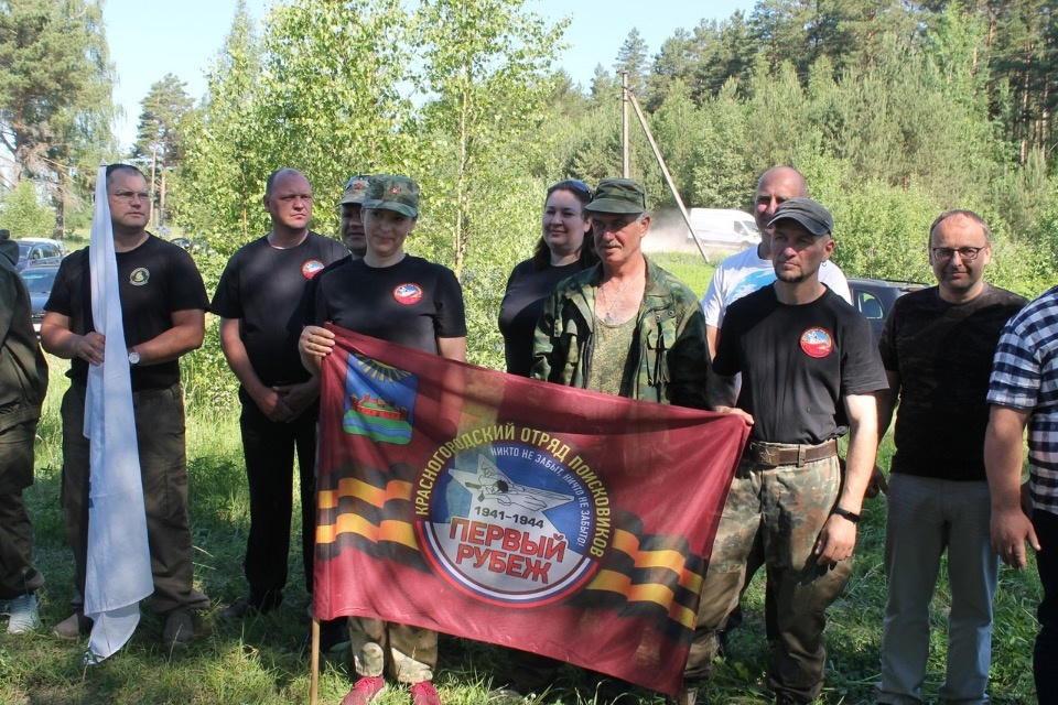Поисковики подняли останки экипажа Ил-2, погибшего в Пыталовском районе во время войны