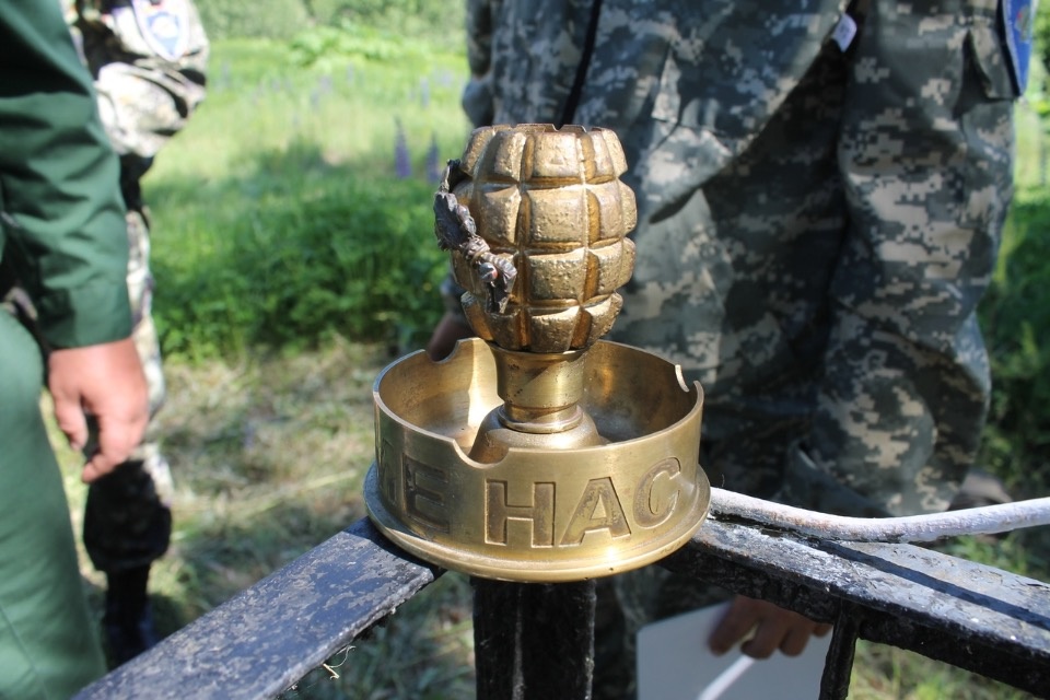 Поисковики подняли останки экипажа Ил-2, погибшего в Пыталовском районе во время войны