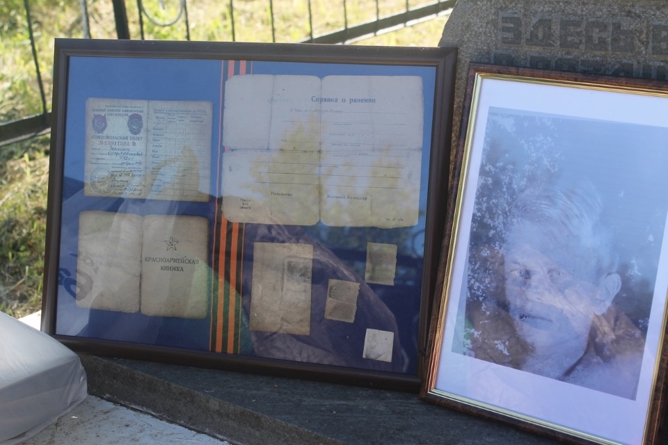 Поисковики подняли останки экипажа Ил-2, погибшего в Пыталовском районе во время войны