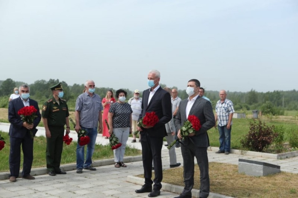 Михаил Ведерников почтил память павших в Великой Отечественной войне