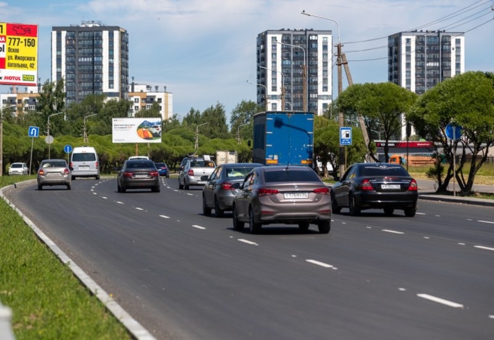 Михаил Ведерников высказал замечания к качеству ремонта улицы Леона Поземского в Пскове