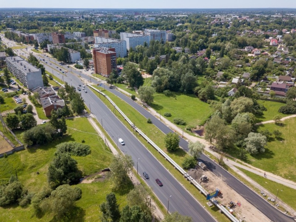 Михаил Ведерников высказал замечания к качеству ремонта улицы Леона Поземского в Пскове