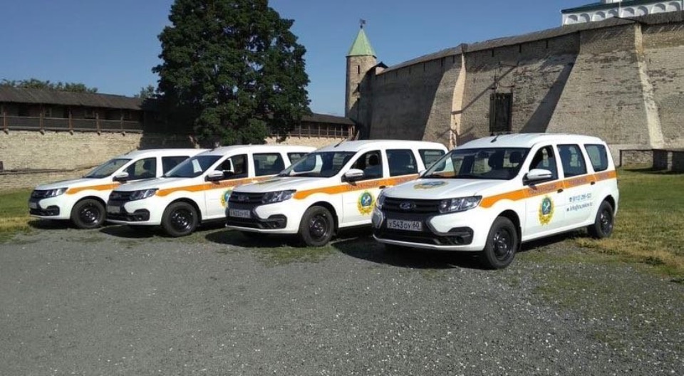 Четыре служебных автомобиля вручили сотрудникам Гостехнадзора Псковской области