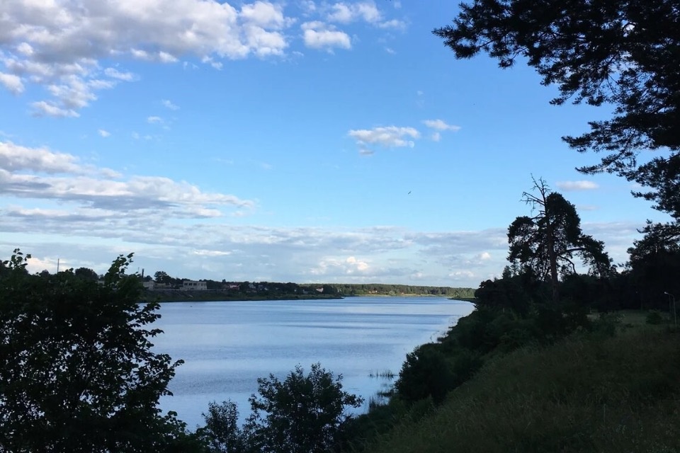 Кратковременные дожди ожидаются в большинстве районов Псковской области 28 июня 