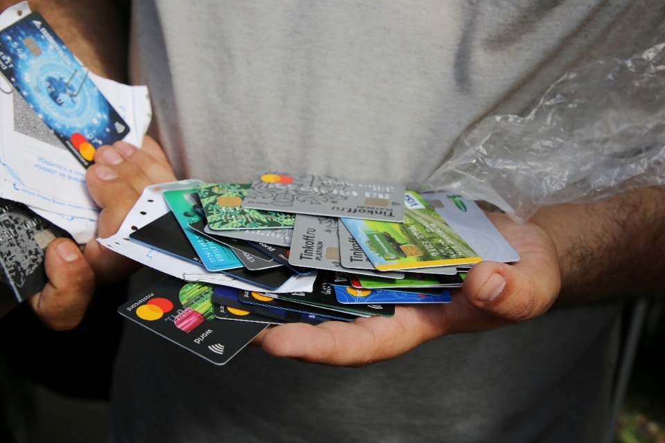 Жертвами мошенницы стали 16 псковичей Жертвами мошенницы стали 16 псковичей