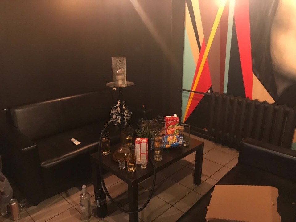 Полицейские выявили факты курения кальянов в четырех заведениях Пскова Полицейские выявили факты курения кальянов в четырех заведениях Пскова