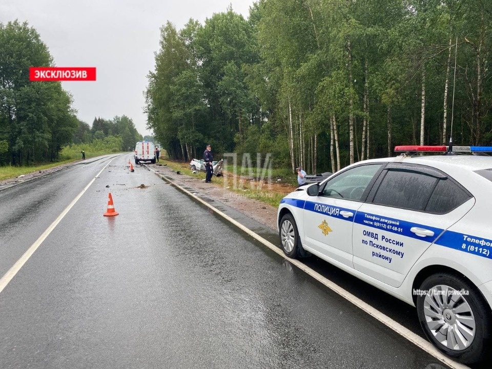Видеозаписи с места смертельного ДТП в Псковском районе ищут следователи